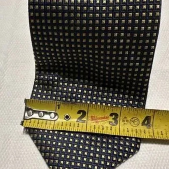 Brooks Brothers Silk Tie - Picture 5 of 6